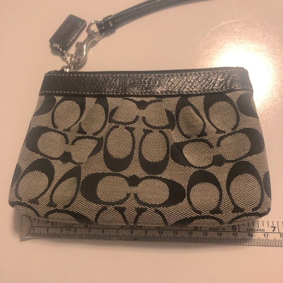 COACH Leather & Monogrammed Fabric Wristlet Approx 6.5” x 4.5” - Picture 6 of 7